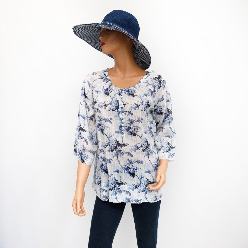Tommy Bahama 3/4 Sleeve Blue & White Floral Blouse Small
